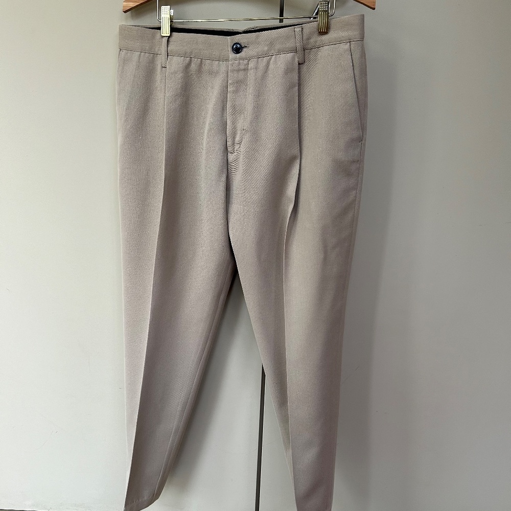 TOMORROWLAND Mens Pleated Trousers size 38
